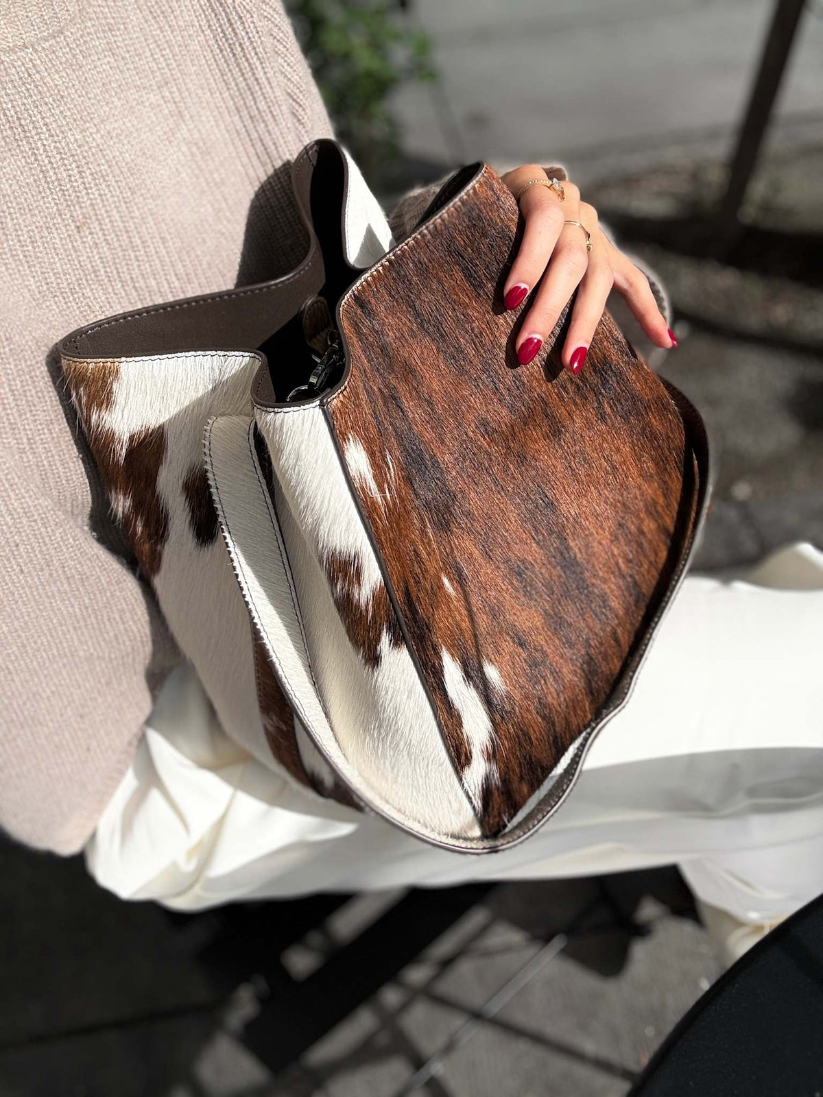 SAC MEDIUM COWHIDE - WHITE BROWN - Jim Rickey Stockholm